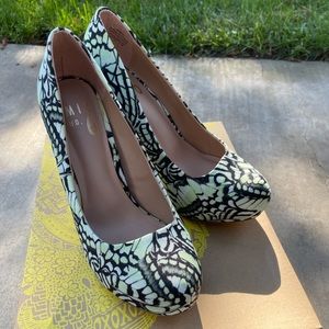 Mix #6 Heels. New. Sz 6.5 M Womens
